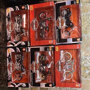 Harley-Davidson Red and Black Toy Vehicle Set